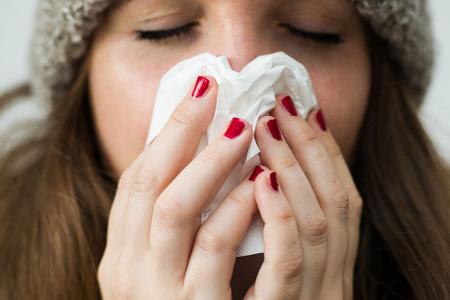 Husten, Schnupfen, aber kein Fieber? Dann steht für gewöhnlich einer Impfung nichts im Weg.