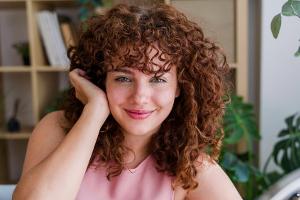 LOC-Methode: Das steckt hinter der Haarpflegeroutine für Locken