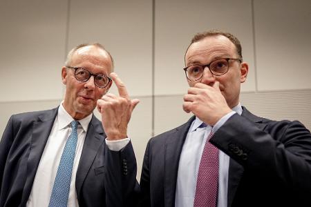 Unionsfraktionschef Jens Spahn verteidigt Bundeskanzler Friedrich Merz beim Thema Migration im Stadtbild. (Archivfoto)