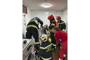 Das Kind wurde mit Hilfe einer hydraulischen Schere befreit. 