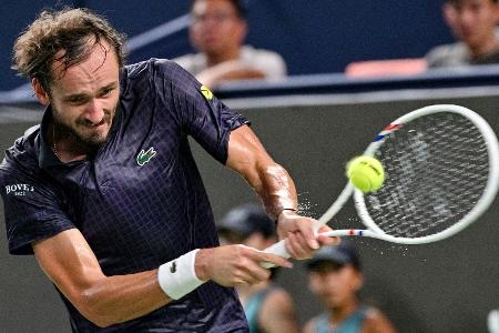 Erster Titel seit 2023: Medwedew jubelt in Almaty