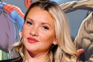 "Being Burdecki": TV-Star Evelyn Burdecki zeigt sich so privat wie nie