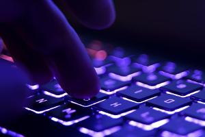 "Wie am Fließband": Großer Betrug mit Fake-Webseiten aufgeflogen