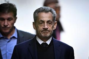 Ex-Präsident Sarkozy hat seine Haft angetreten.