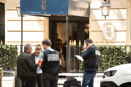 Polizisten vor der Harry-Winston-Filiale in Paris