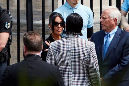 Kim Kardashian und ihre Anwälte vor dem Gerichtsgebäude