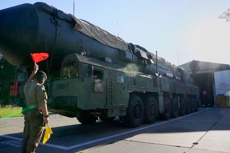 Ein russischer Raketenwerfer des Typs Jars bei einer Übung. (Archivbild)