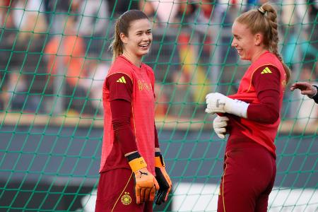 DFB-Frauen mit Johannes im Tor gegen Frankreich