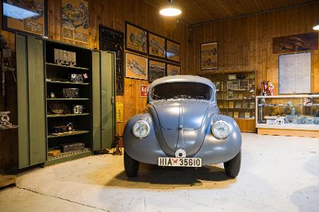 In Traugott Grundmanns Ausstellung hat das Auto einen besonderen Platz. 