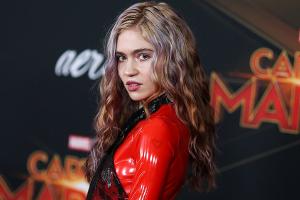 Grimes zeigt ihr ungewöhnliches Gesichtstattoo