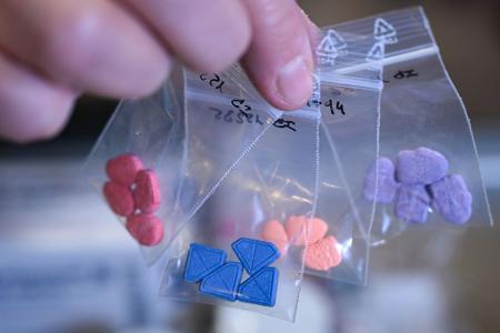 Synthetische Drogen - harmlos anzuschauen, aber gefährlich.