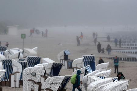 Einen Strandurlaub stellen sich Spanier entschieden anders vor. (Archivbild)
