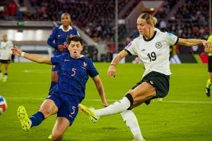 Bühl schießt DFB-Frauen zum Hinspiel-Sieg gegen Frankreich