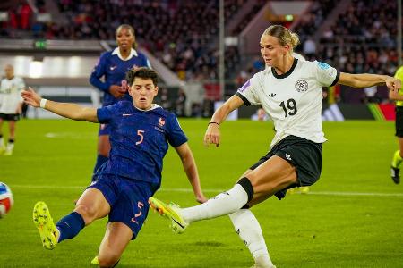 Bühl schießt DFB-Frauen zum Hinspiel-Sieg gegen Frankreich