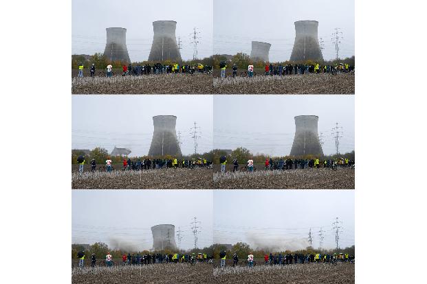 Bildkombo der Kühlturm-Sprengung in Gundremmingen.