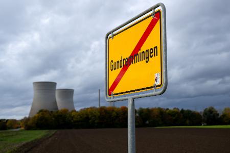 Am Samstag war es so weit: Die beiden Kühltürme fielen. (Archivbild)