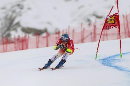 Riesenslalom in Sölden: Odermatt hauchdünn in Führung