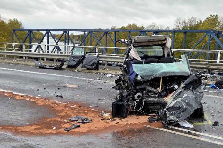 Ein Mann schwebt nach dem Unfall weiter in Lebensgefahr, eine Frau ist schwer verletzt.