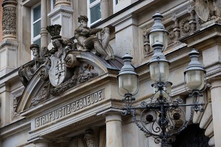 Fassade des Hamburger Landgerichts