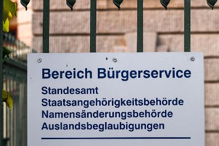 Seit Inkrafttreten des Selbstbestimmungsgesetzes reicht eine Erklärung beim Standesamt, um den Geschlechtseintrag zu ändern. (Archivbild)