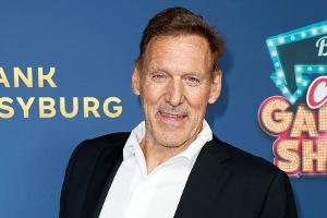 Selfie mit dem Brautpaar: Ralf Moellers Tochter Laura hat geheiratet