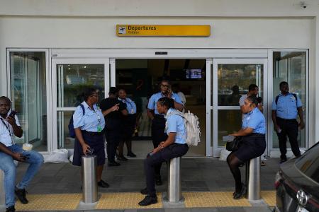 Dutzende Flüge gestrichen: Die Ausreise verzögert sich für viele Touristen.