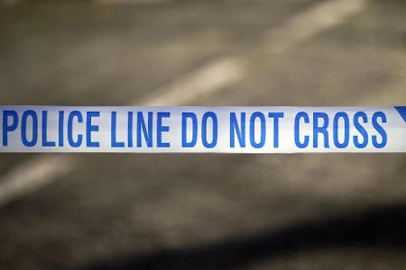 Mehrere Menschen wurden in einem Zug in England verletzt. (Symbolbild)