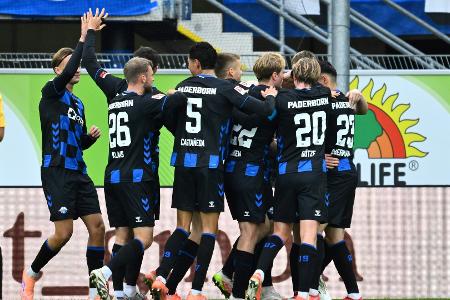 Schalke-Patzer ausgenutzt: Paderborn neuer Tabellenführer