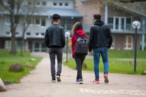 Syrische Geflüchtete auf dem Schulweg. (Archivfoto aus Niedersachsen)
