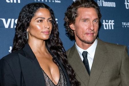 Geburtstag von Matthew McConaughey: Camila Alves postet Oben-ohne-Bild