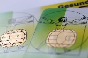 Anfang 2025 hatte es eine Welle kräftiger Erhöhungen bei den Krankenkassenbeiträgen gegeben. (Archivbild)