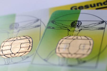 Anfang 2025 hatte es eine Welle kräftiger Erhöhungen bei den Krankenkassenbeiträgen gegeben. (Archivbild)