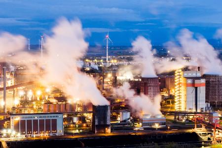 Der CO2-Ausstoß der Industrie belastet das Klima. (Archivbild)