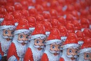 Schoko-Weihnachtsmänner sind beliebt - sowohl bei Kindern als auch bei Erwachsenen.