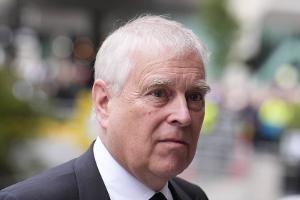 König Charles III. entzieht Andrew offiziell den Prinzentitel