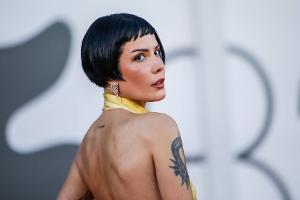 Halsey: Übergriffiger Fan begrapscht Sängerin während eines Auftritts