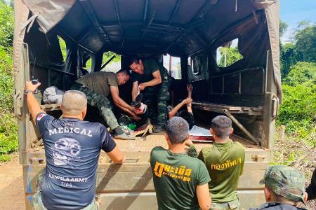 Bei der Explosion einer Landmine wurden vier thailändische Soldaten verletzt.