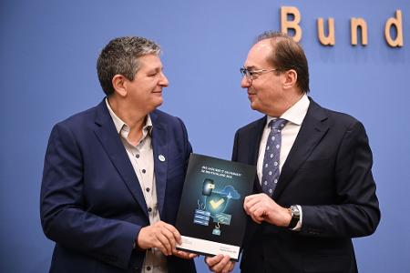 Die Präsidentin des Bundesamtes für Sicherheit in der Informationstechnik (BSI), Claudia Plattner, war von der früheren Bundesinnenministerin, Nancy Faeser (SPD), ernannt worden.