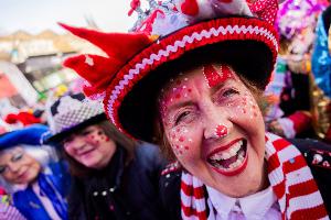 Kölns oberster Karnevalist Christoph Kuckelkorn hält den Karneval für eine große Therapiesitzung. 
