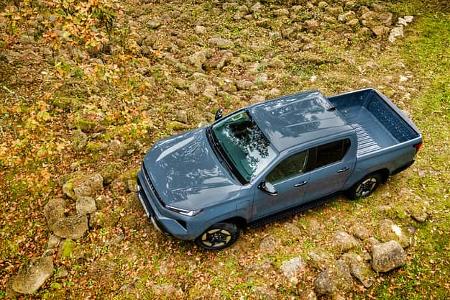 11/2025 Toyota Hilux BEV Elektroantrieb Premiere