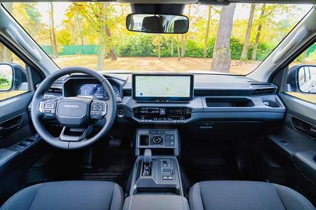 11/2025 Toyota Hilux BEV Elektroantrieb Premiere