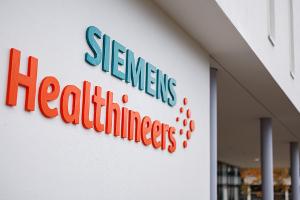 Noch hält Siemens rund 70 Prozent an seiner ehemaligen Medizintechniksparte Healthineers. Das soll sich ändern.