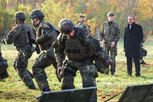 Der Wehrdienst soll zunächst freiwillig bleiben. (Symbolbild)