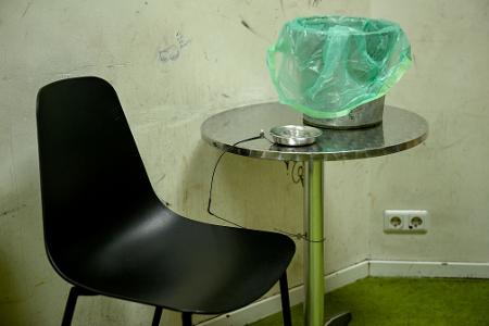 Im Konsumraum können Abhängige legal ihre Pfeife rauchen, ohne Konsequenzen fürchten zu müssen.