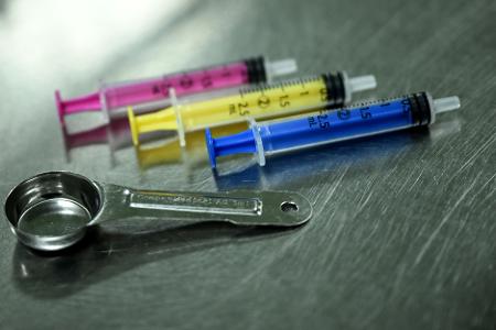 Im Konsumraum gibt es saubere Utensilien, aber auch Trinken, Essen, Duschen und Toiletten.