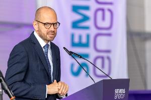 Mahnt angesichts langer Lieferzeiten zu schnellen Ausschreibungen für die geplanten neuen Gaskraftwerke: Siemens-Energy-Chef Bruch. (Archivbild)