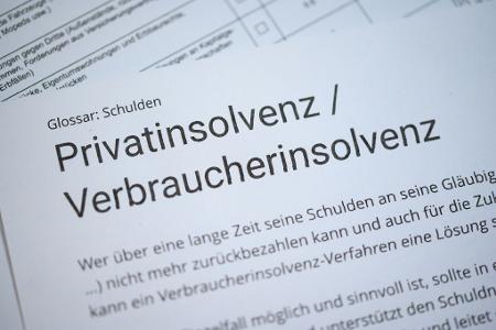 Privatpersonen könnten einen Antrag auf Verbraucherinsolvenz stellen, um ihre Schulden zu ordnen.