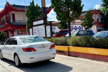 Die meisten Autos in der dubiosen Golden Triangle Special Economic Zone haben nicht einmal Nummernschilder.