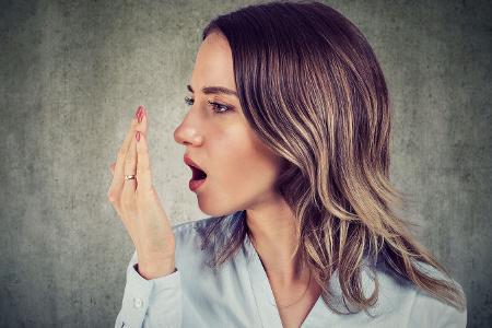 Mundgeruch natürlich loswerden