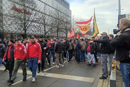 Fan-Protest: Mehrere Tausend auf Demo in Leipzig